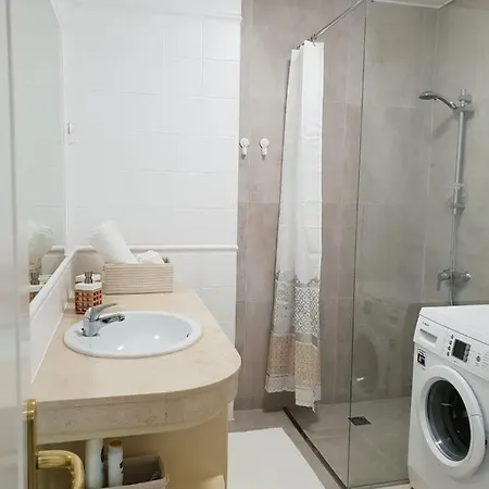 A Charming With A Swimming Pool Appartement *